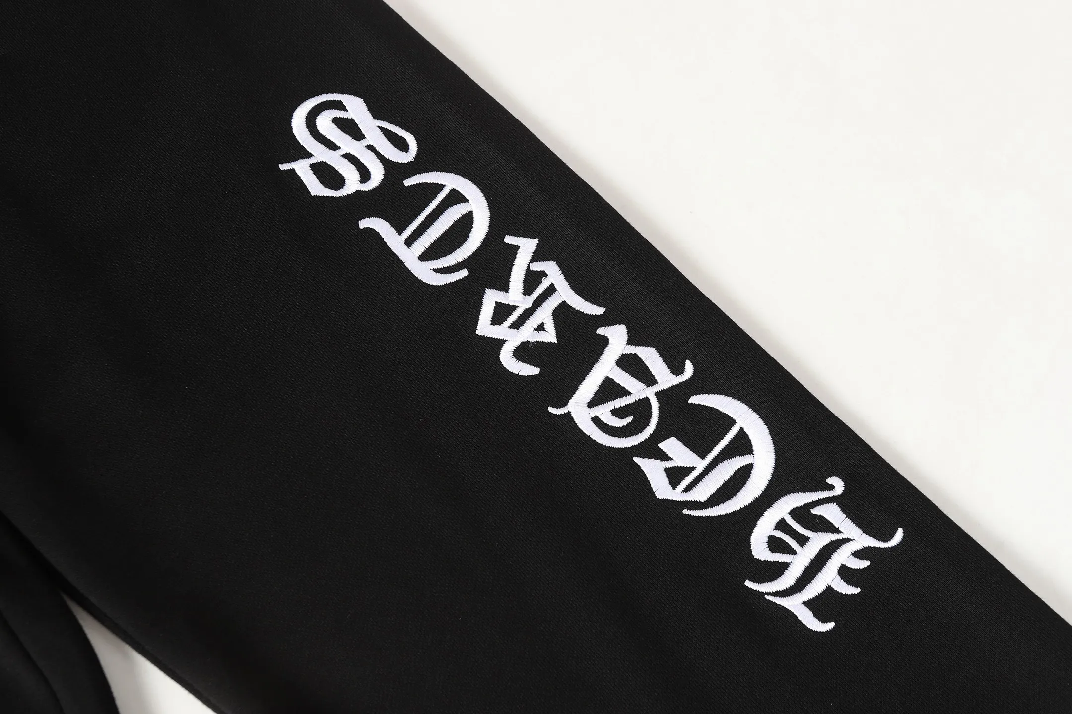 P280 #W5007 Cross-border model. Those who pursue quality should not place an order. -Chrome Hearts/Chrome Hearts Sanskrit letter embroidered trousers, casual pants and sweatpants -High weight, high density and high quality. The wool is soft, delicate and skin-friendly. It feels soft and silky. It has excellent warmth and skin-friendly properties.